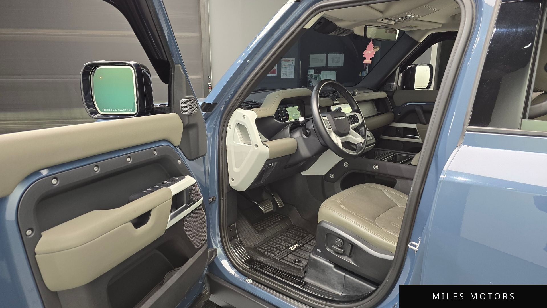 Land Rover Defender 2022 — миниатюра 10