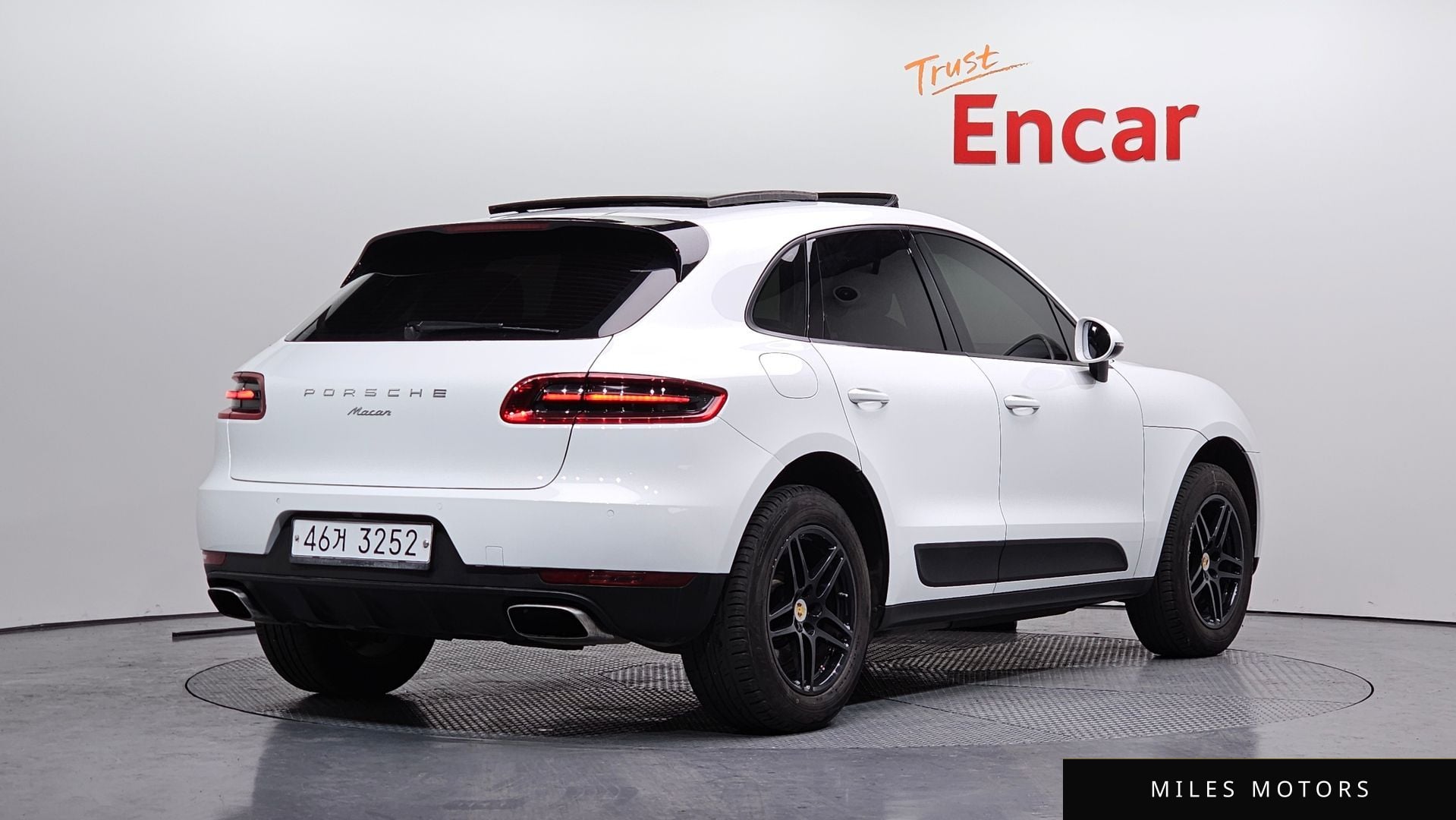 Porsche Macan 2017 — миниатюра 2