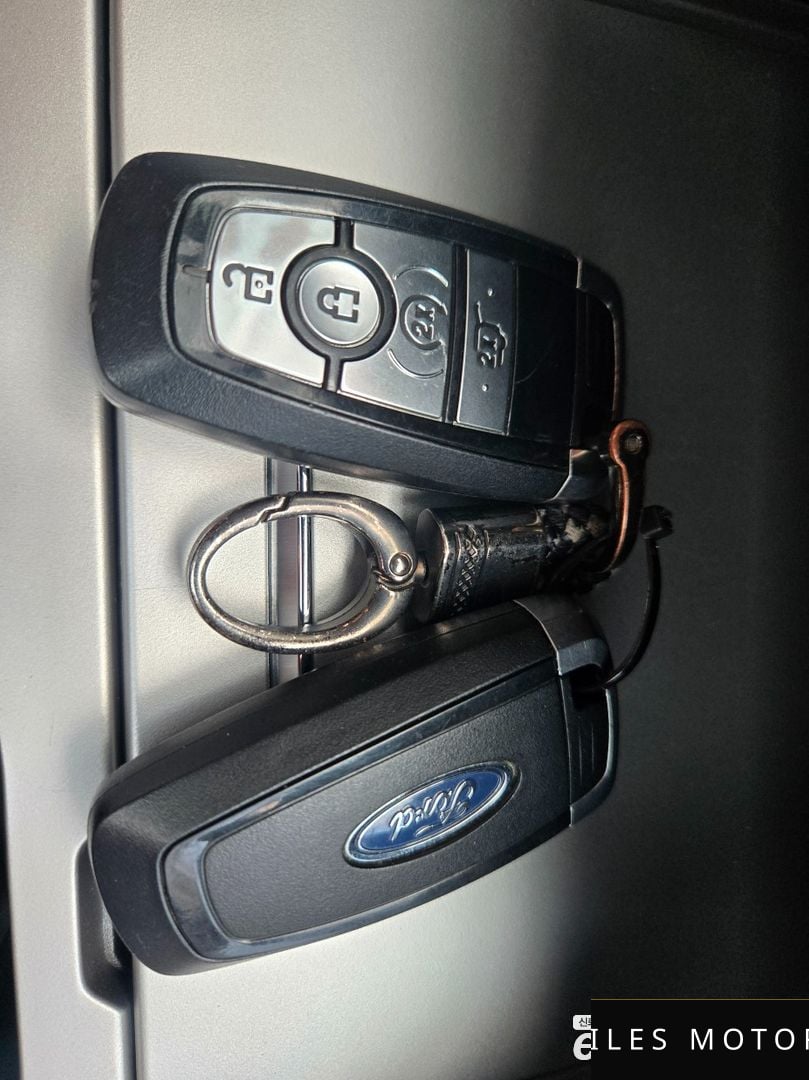 Ford Explorer 2021 — миниатюра 20