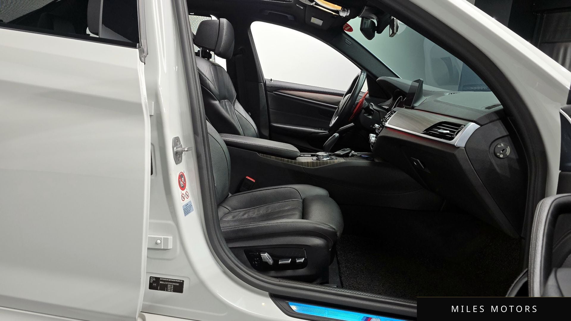 BMW 5시리즈 (G30) 2017 — миниатюра 11