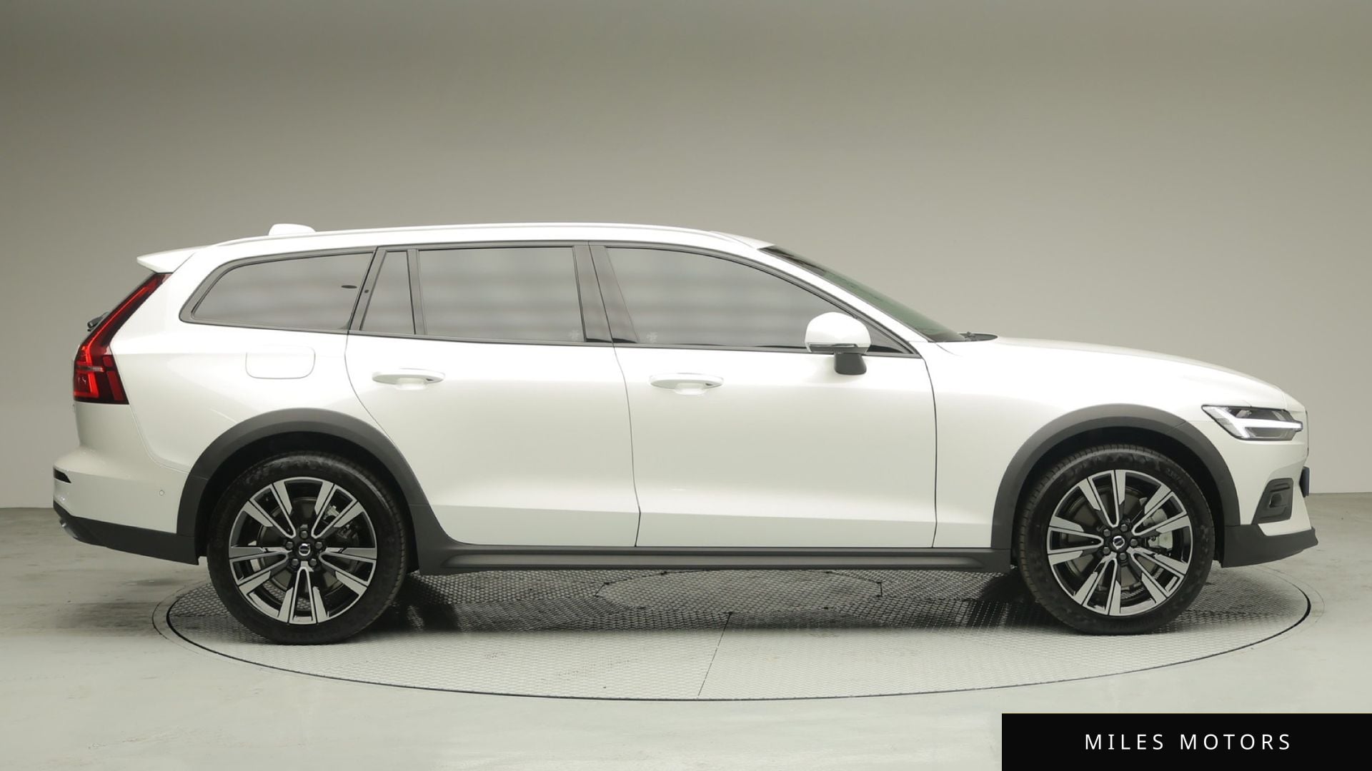 Volvo V60 2025 — миниатюра 3