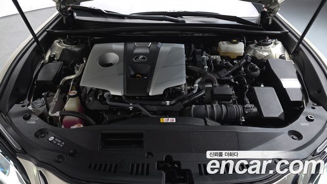 Лексус ES300h 2019 — миниатюра 5