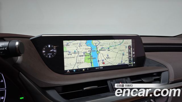 Лексус ES300h 2019 — миниатюра 15
