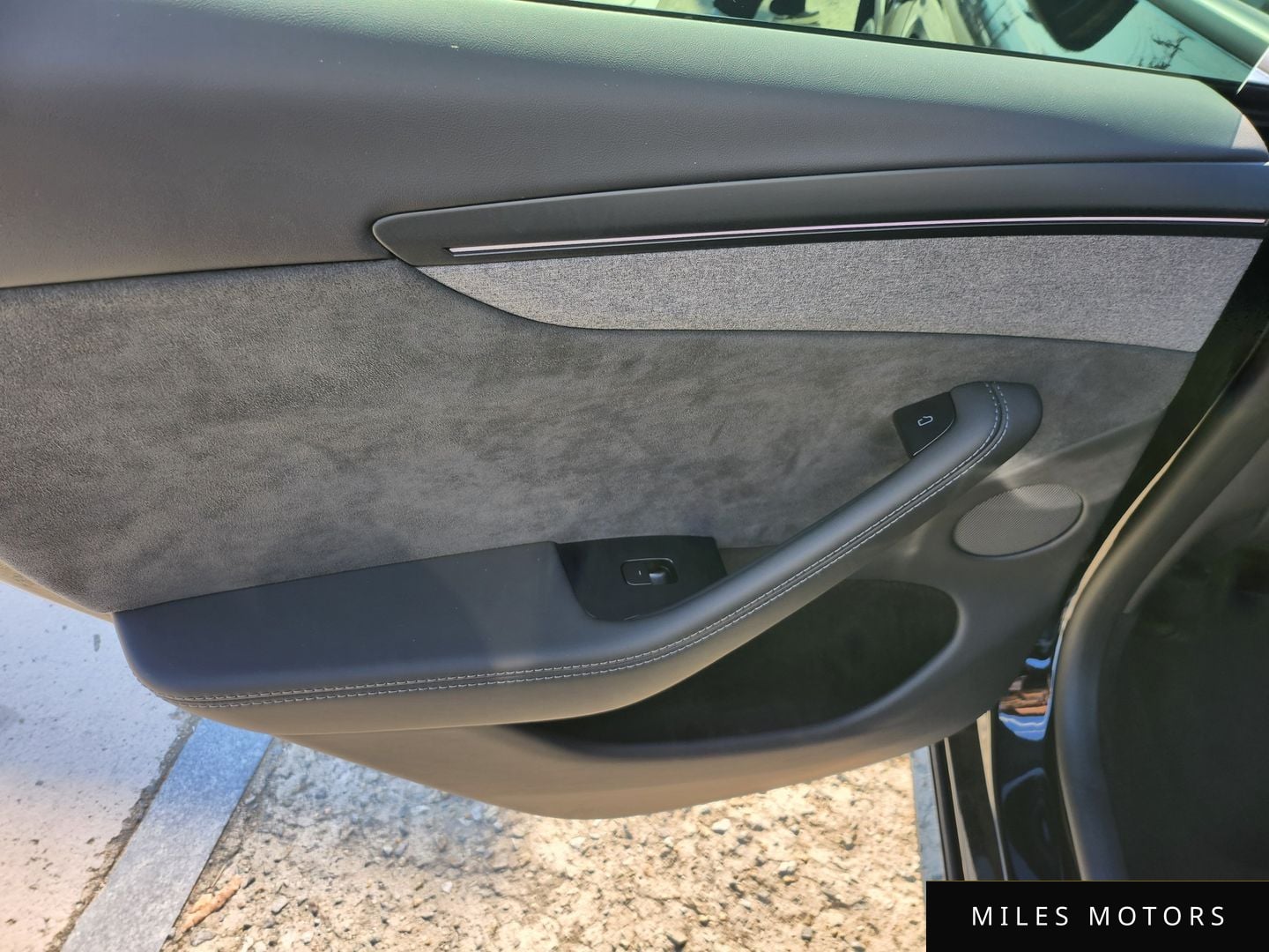 Tesla Model Y 2025 — миниатюра 12