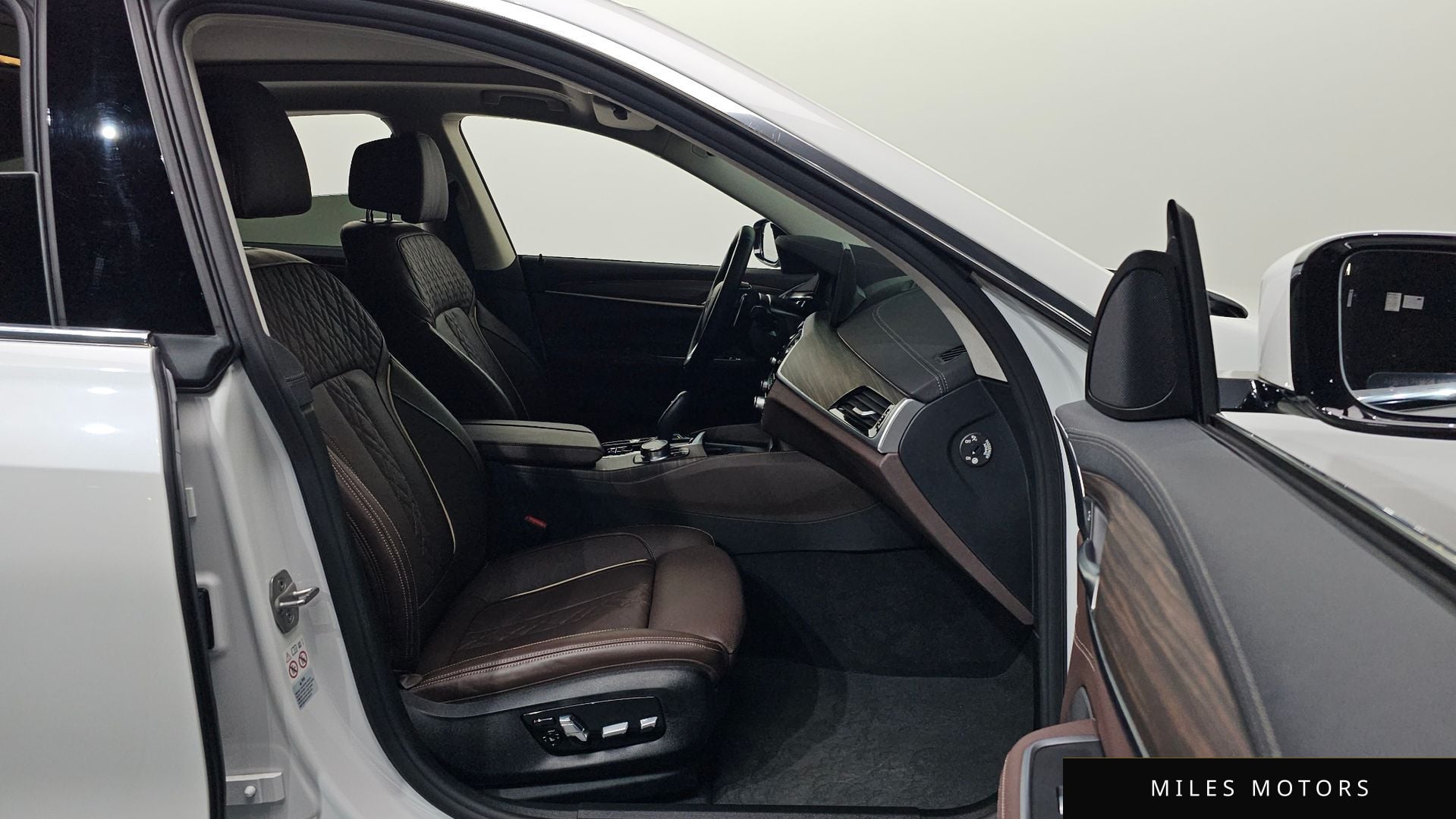 BMW 6 Series GT (G32) 2023 — миниатюра 11