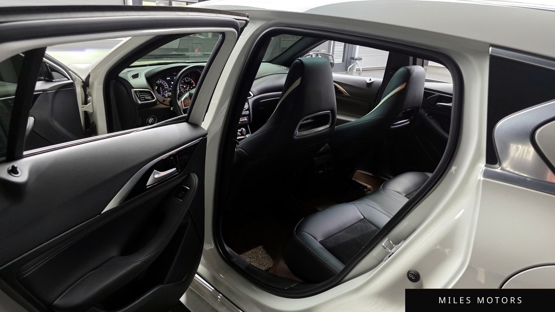 Infiniti Q30 2017 — миниатюра 11
