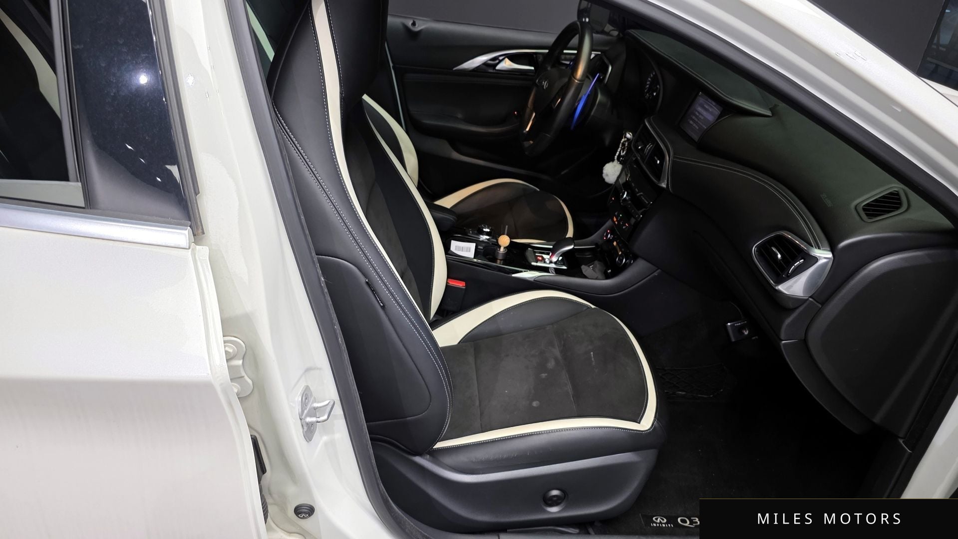 Infiniti Q30 2017 — миниатюра 12