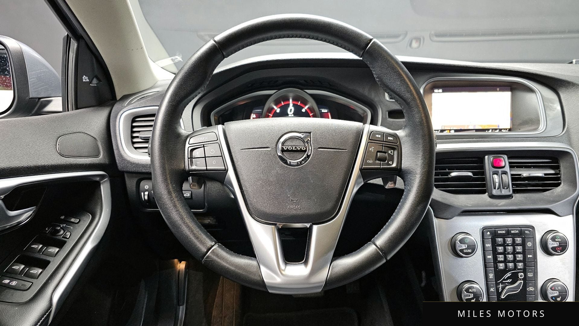 Volvo V40 2018 — миниатюра 13