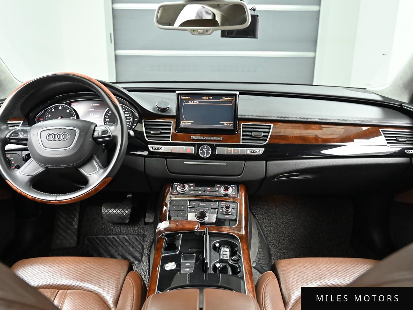 Audi A8 2011 — миниатюра 7