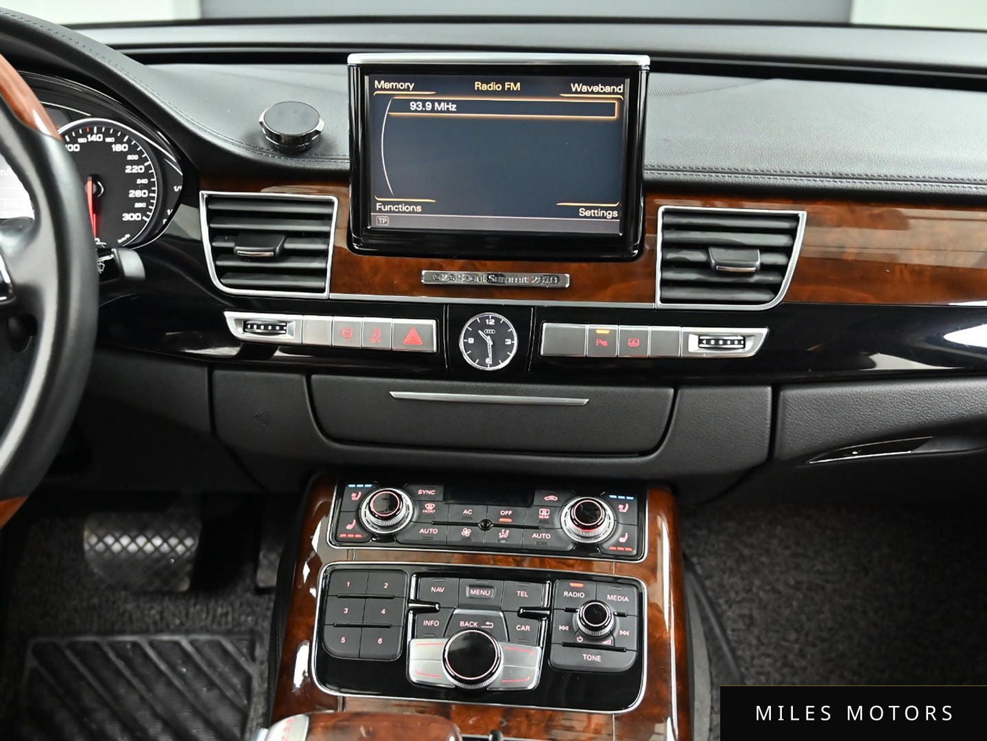Audi A8 2011 — миниатюра 14