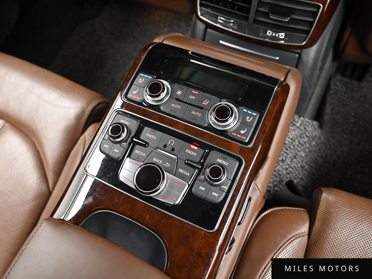 Audi A8 2011 — миниатюра 16