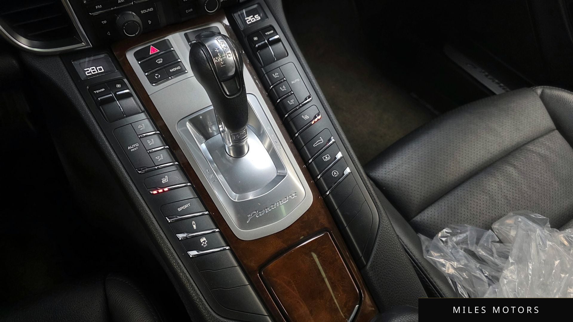 Porsche Panamera 2011 — миниатюра 9