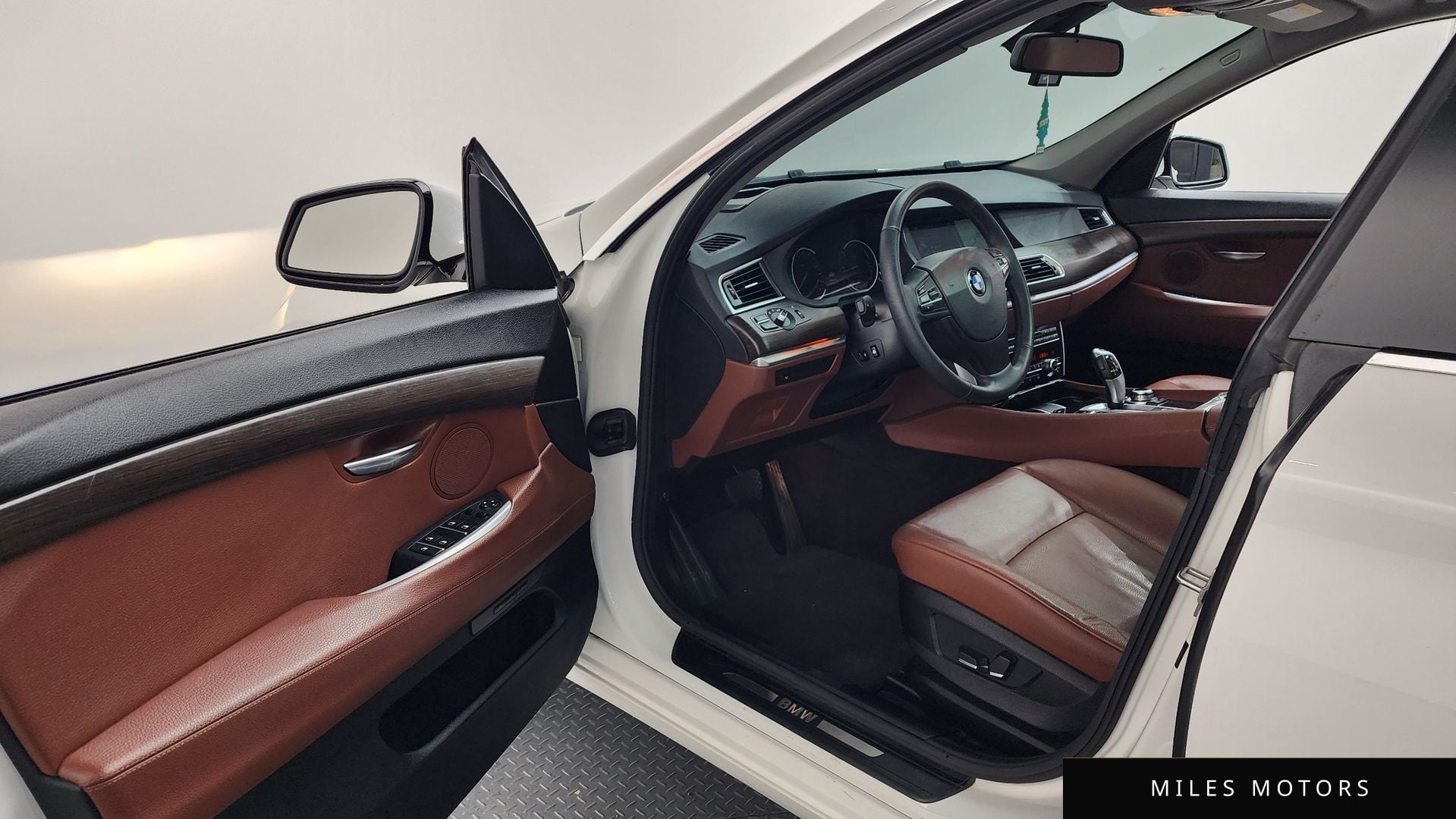 BMW 5시리즈 GT (F07) 2013 — миниатюра 10