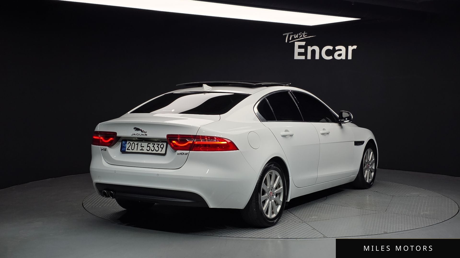 Jaguar XE 2016 — миниатюра 2