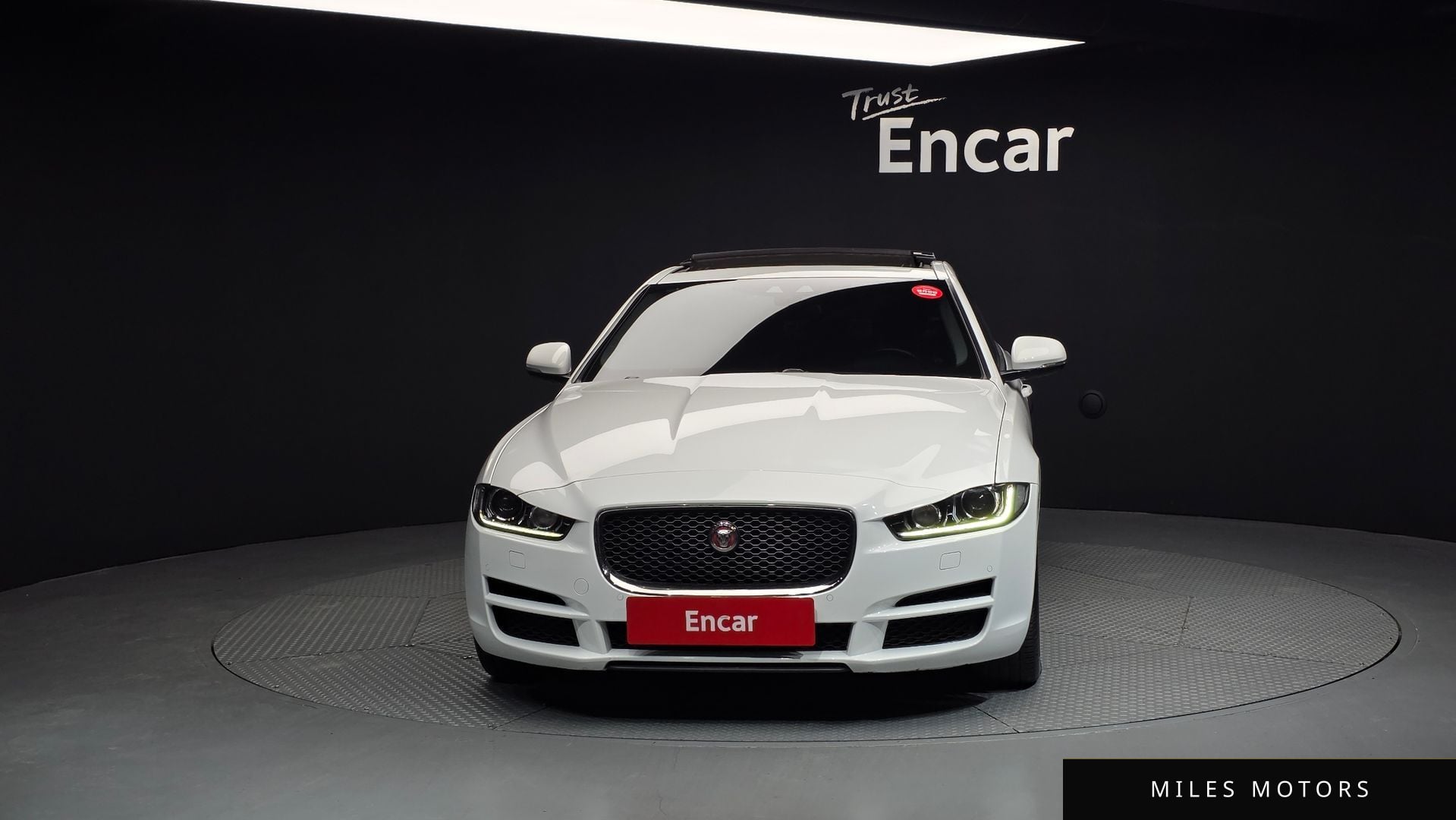 Jaguar XE 2016 — миниатюра 3