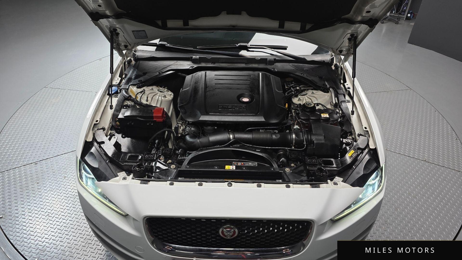 Jaguar XE 2016 — миниатюра 6