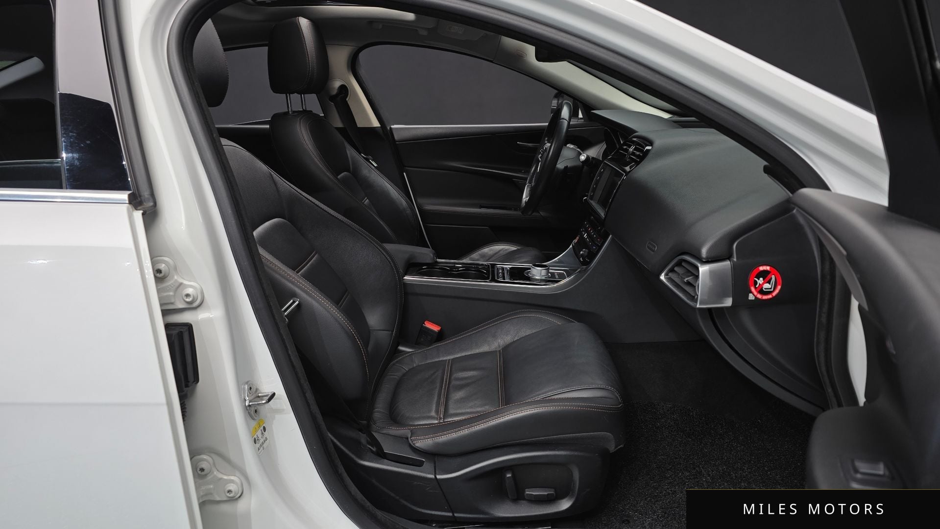 Jaguar XE 2016 — миниатюра 11