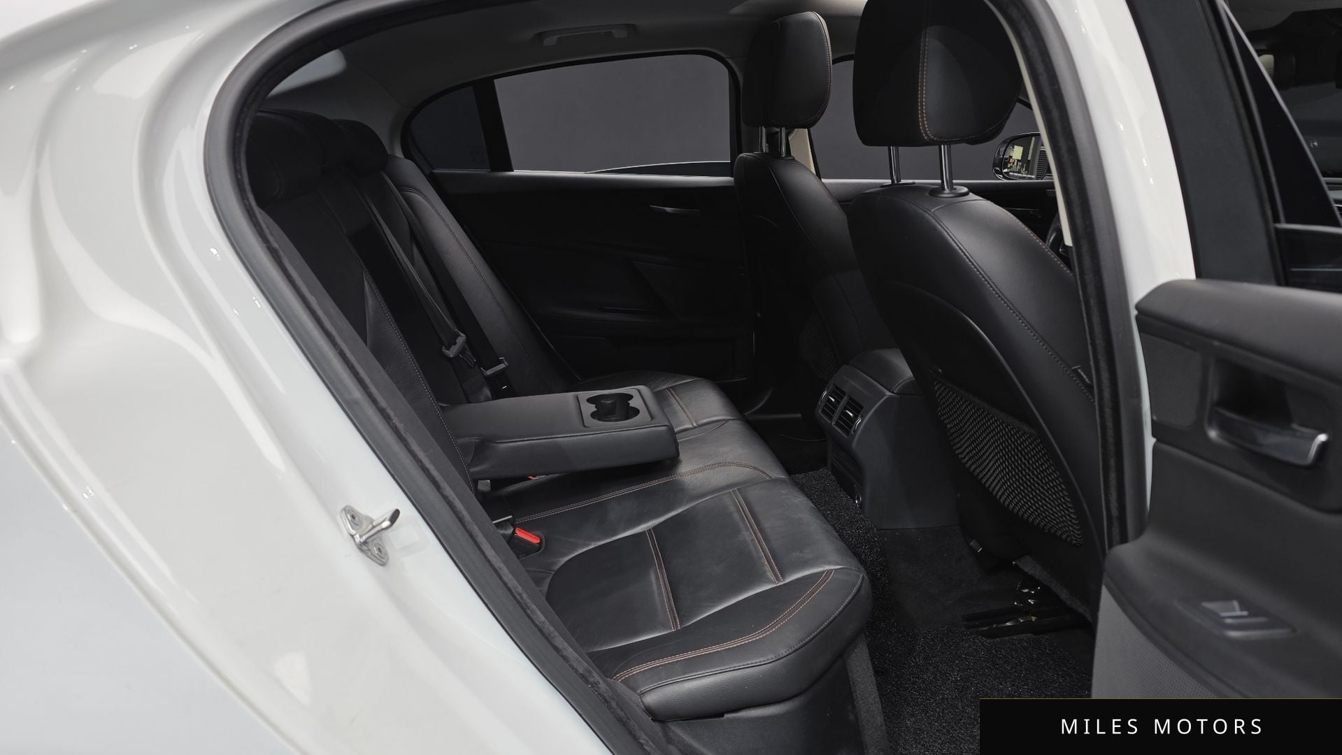 Jaguar XE 2016 — миниатюра 12