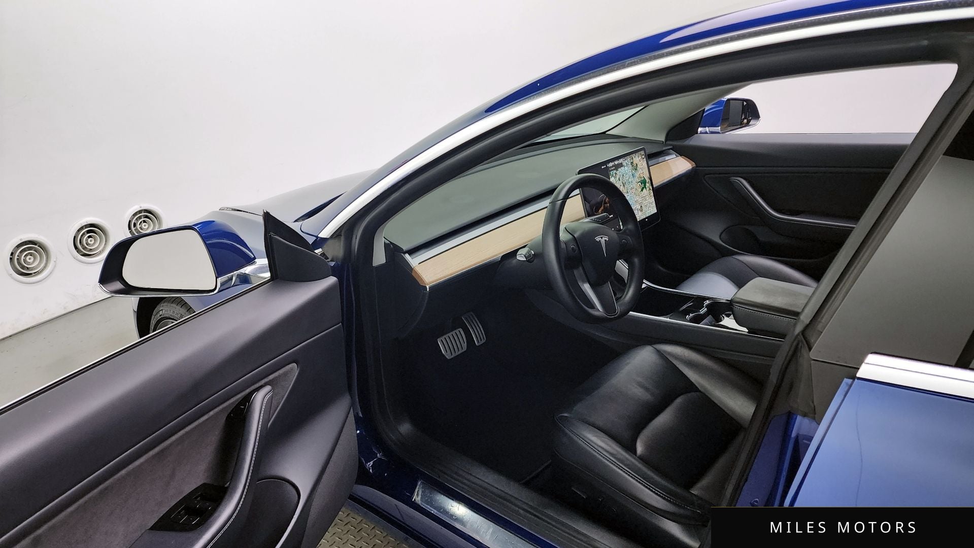 Tesla Model 3 2020 — миниатюра 10