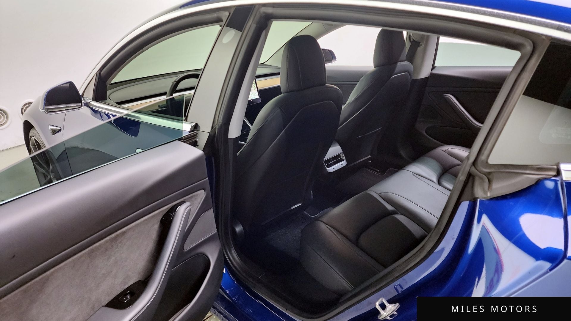 Tesla Model 3 2020 — миниатюра 11
