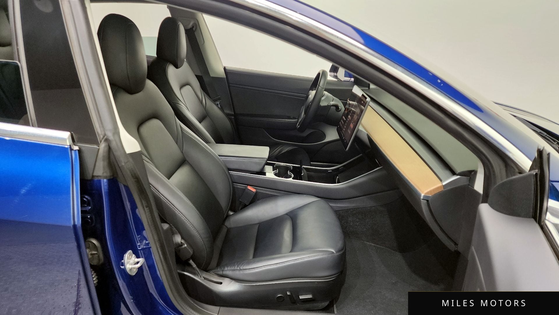 Tesla Model 3 2020 — миниатюра 12