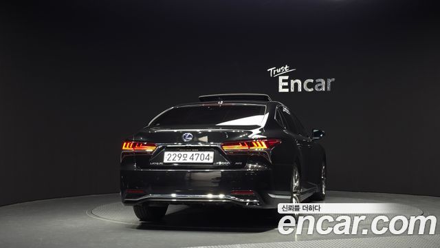 Лексус LS500h 2020 — миниатюра 4