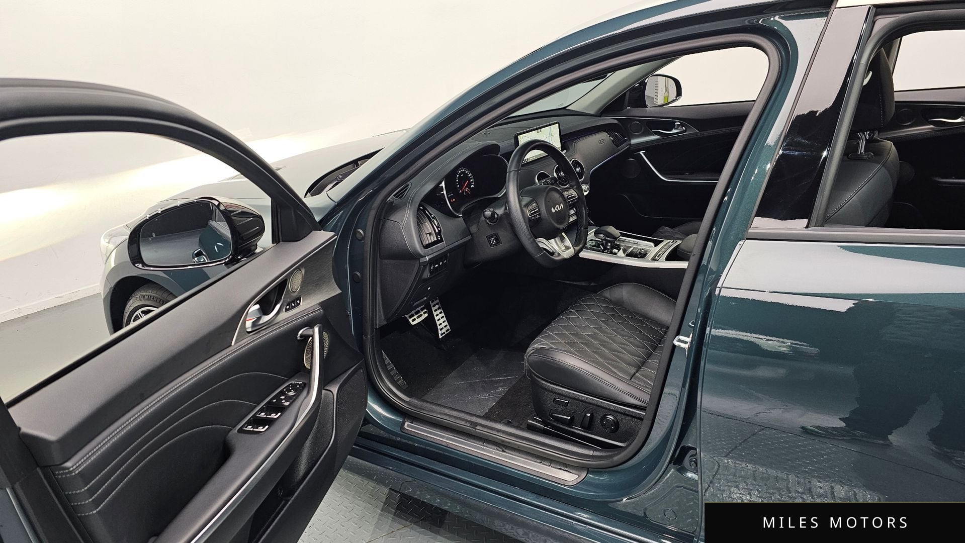 Kia Stinger 2023 — миниатюра 11