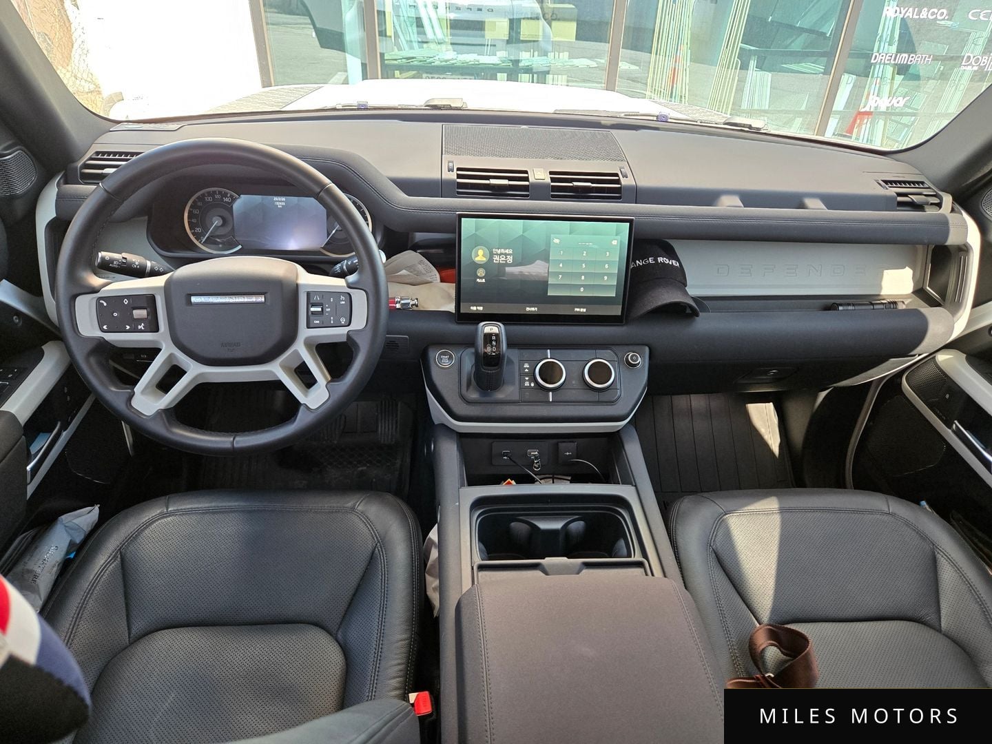 Land Rover Defender 2023 — миниатюра 9