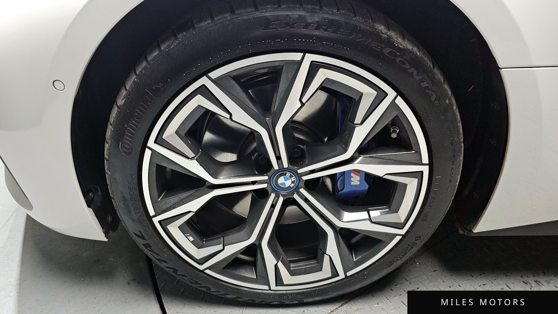 BMW i4 2023 — миниатюра 5
