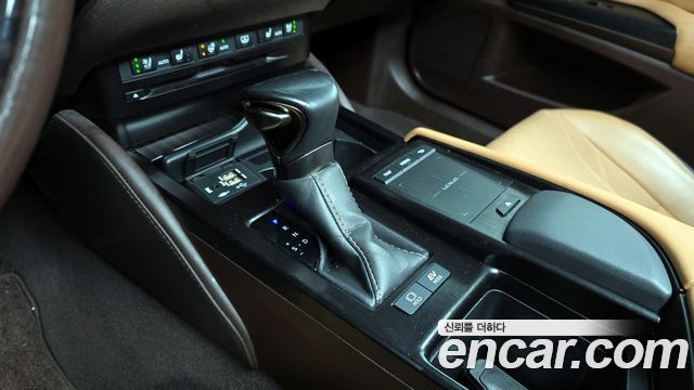 Лексус ES300h 2021 — миниатюра 8