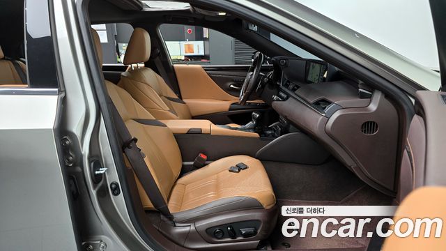 Лексус ES300h 2021 — миниатюра 9