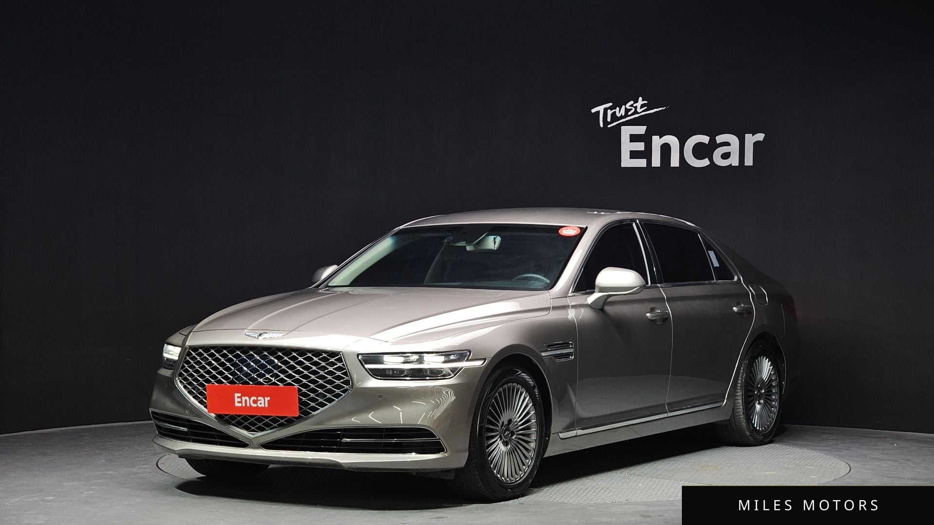 Genesis G90 2019 — фото 1 из 12