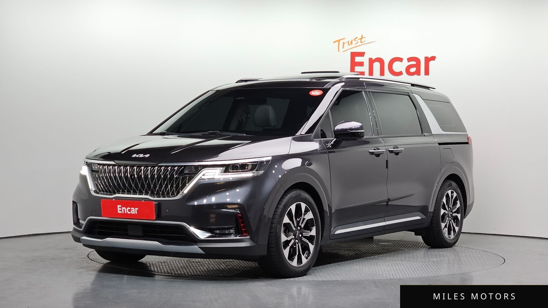 Kia Carnival 2021 — фото 1 из 12
