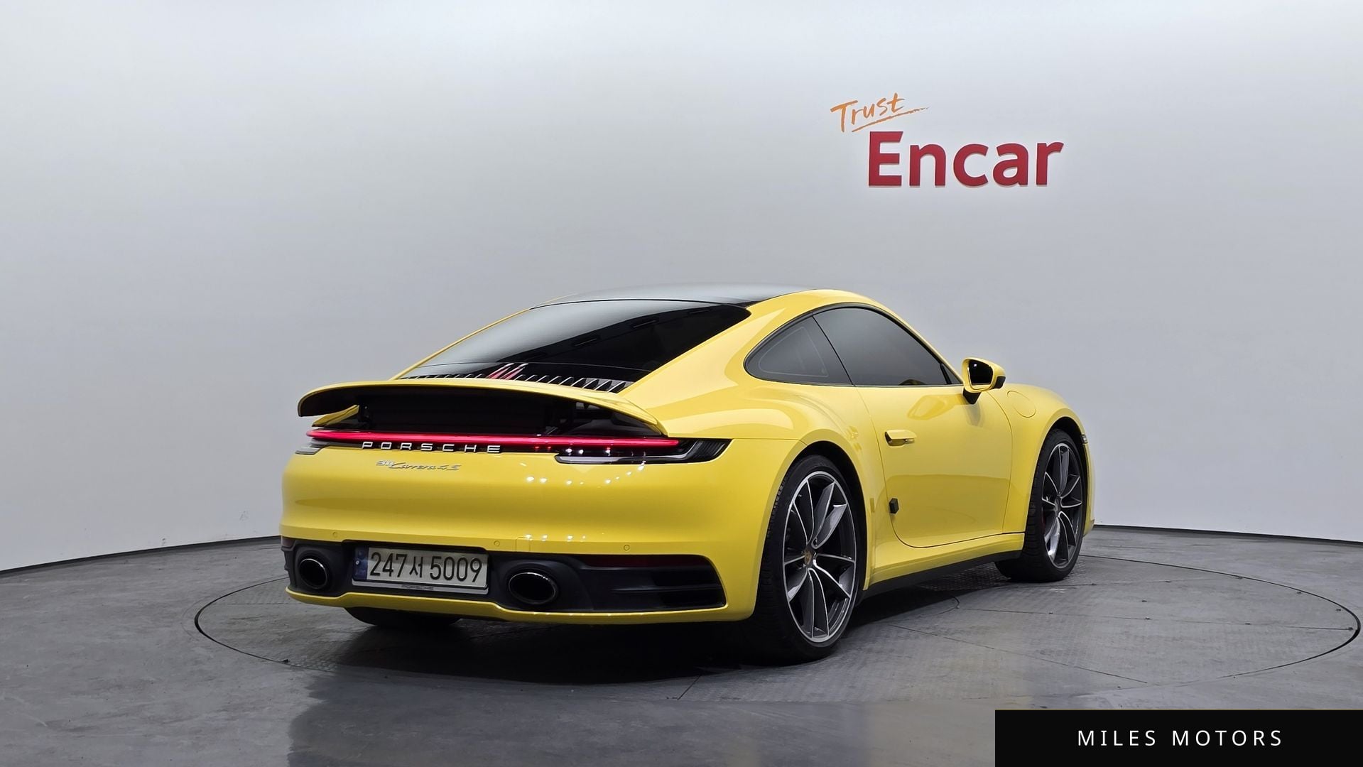 Porsche 911 (992) 2021 — миниатюра 2