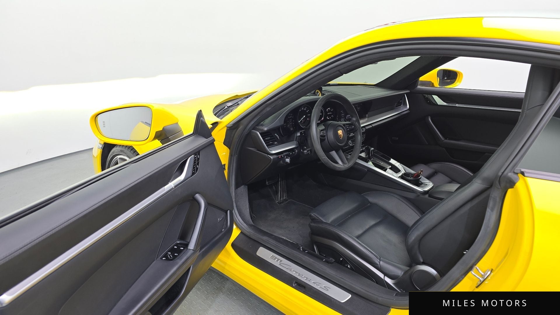 Porsche 911 (992) 2021 — миниатюра 10
