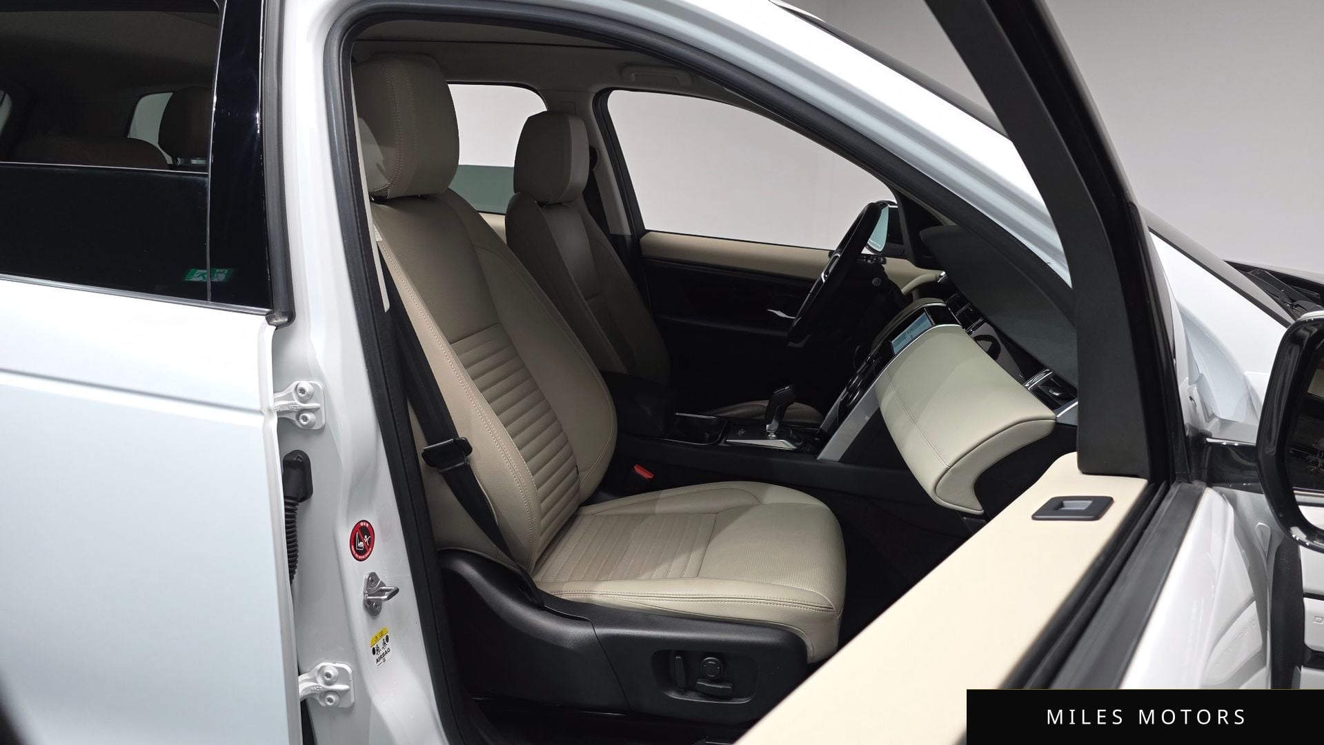 Land Rover Discovery Sport 2023 — миниатюра 9
