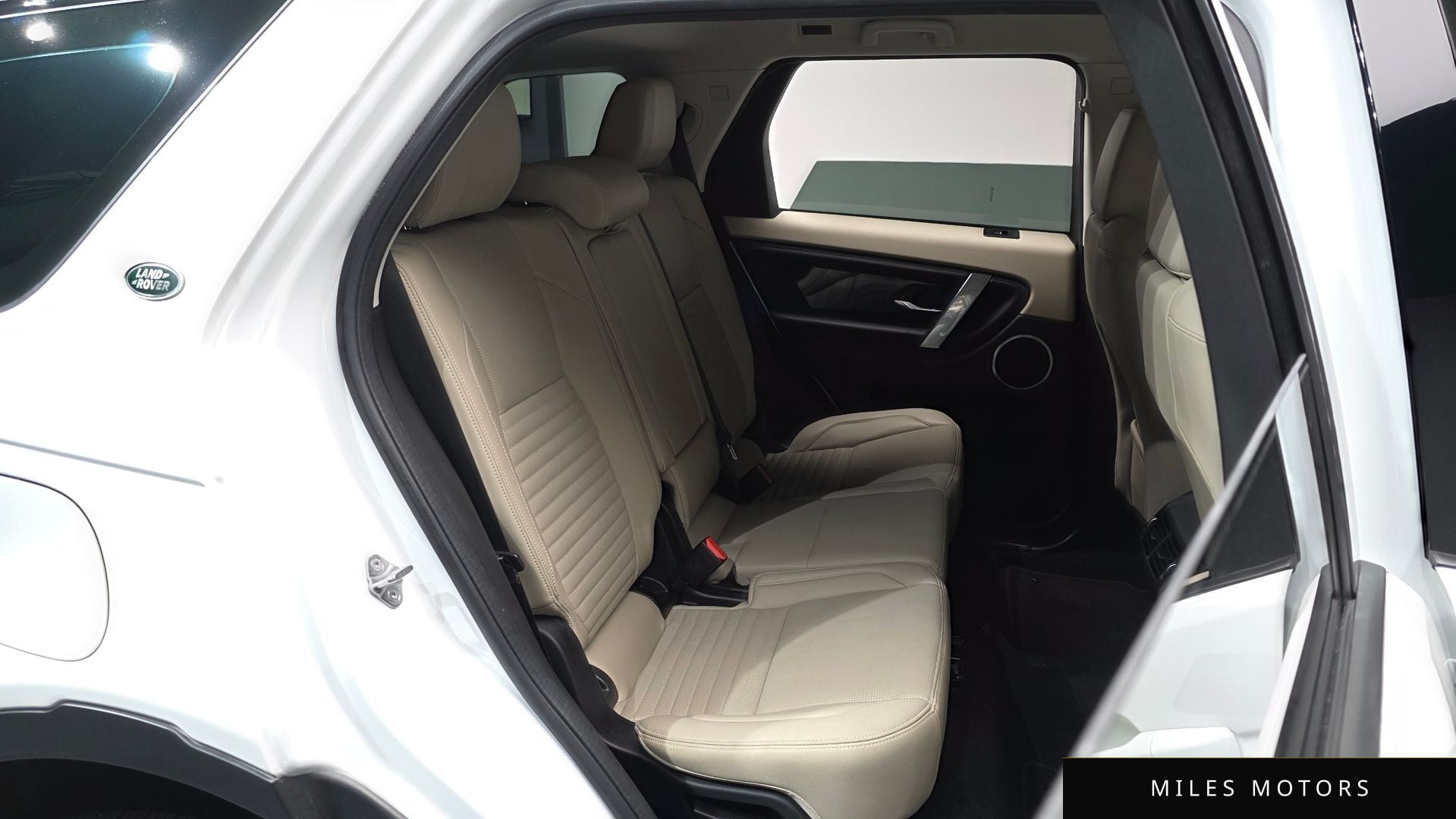 Land Rover Discovery Sport 2023 — миниатюра 12