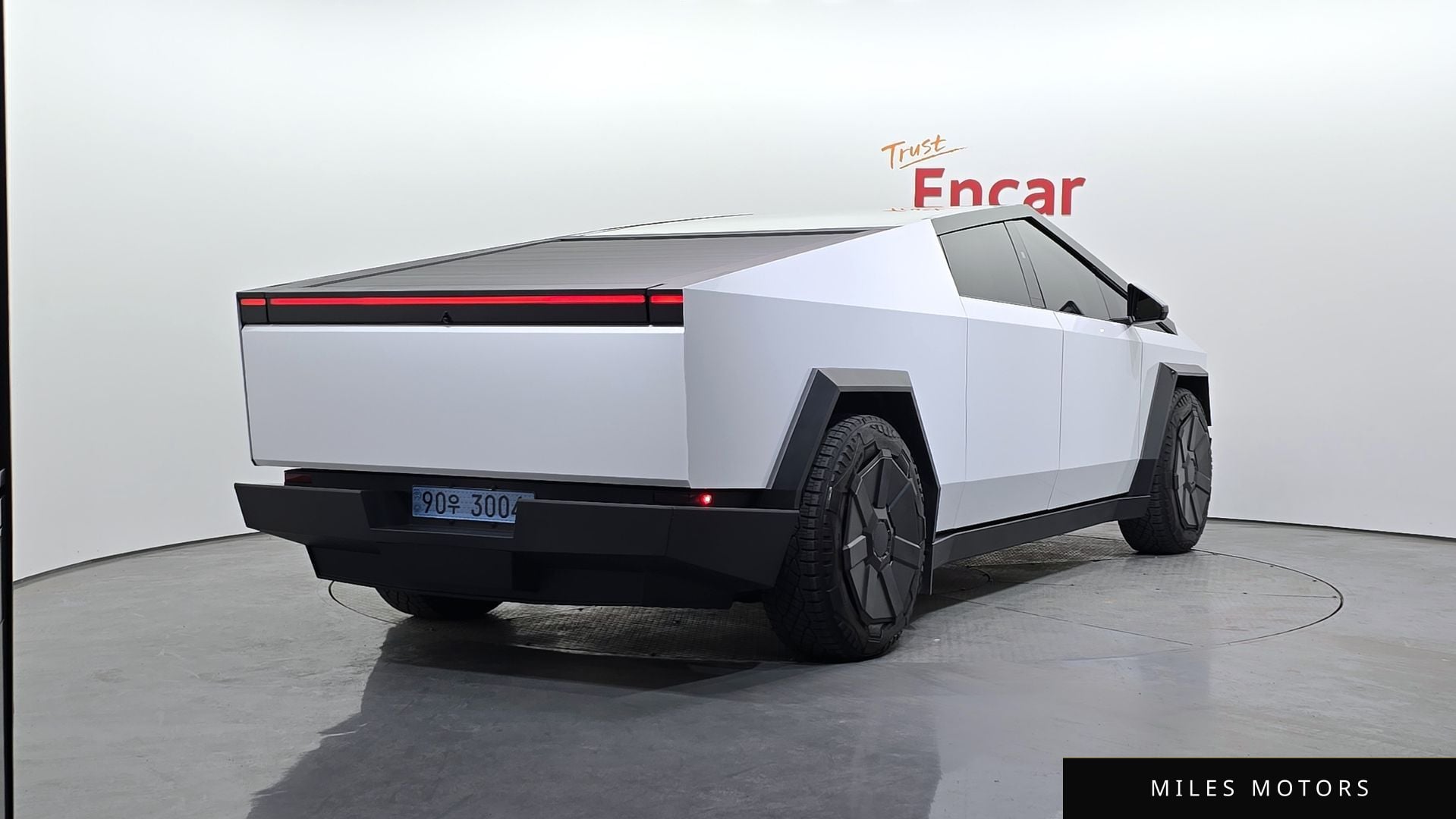 Tesla Cybertruck 2024 — миниатюра 2
