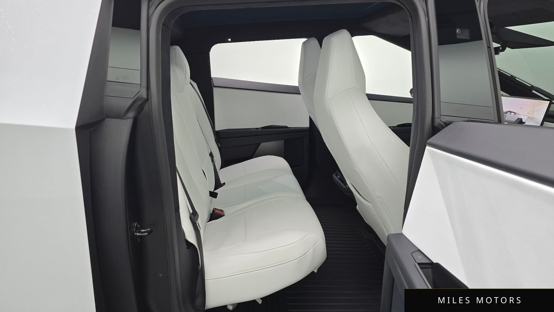 Tesla Cybertruck 2024 — миниатюра 12