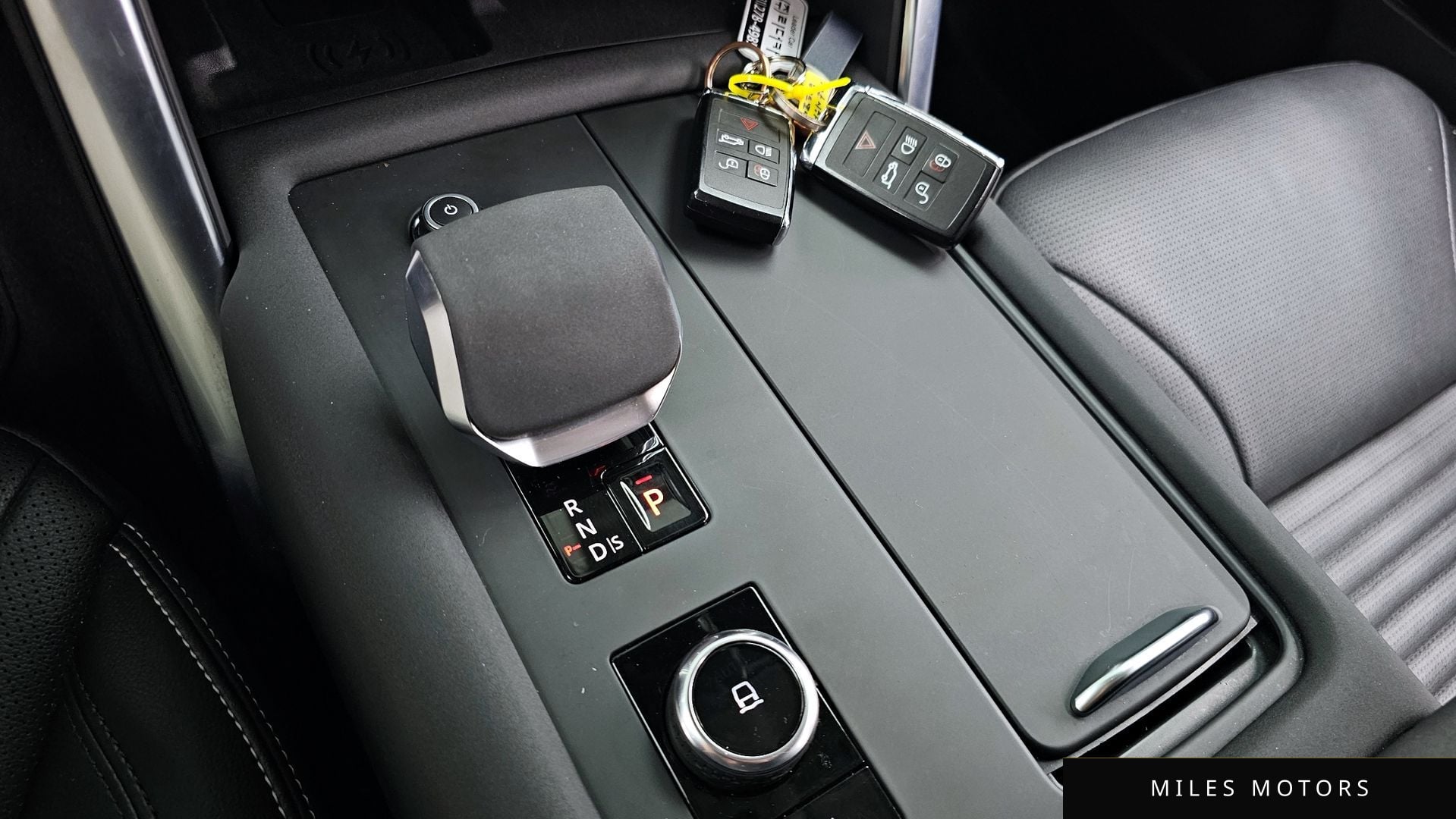 Land Rover Discovery 2022 — миниатюра 9