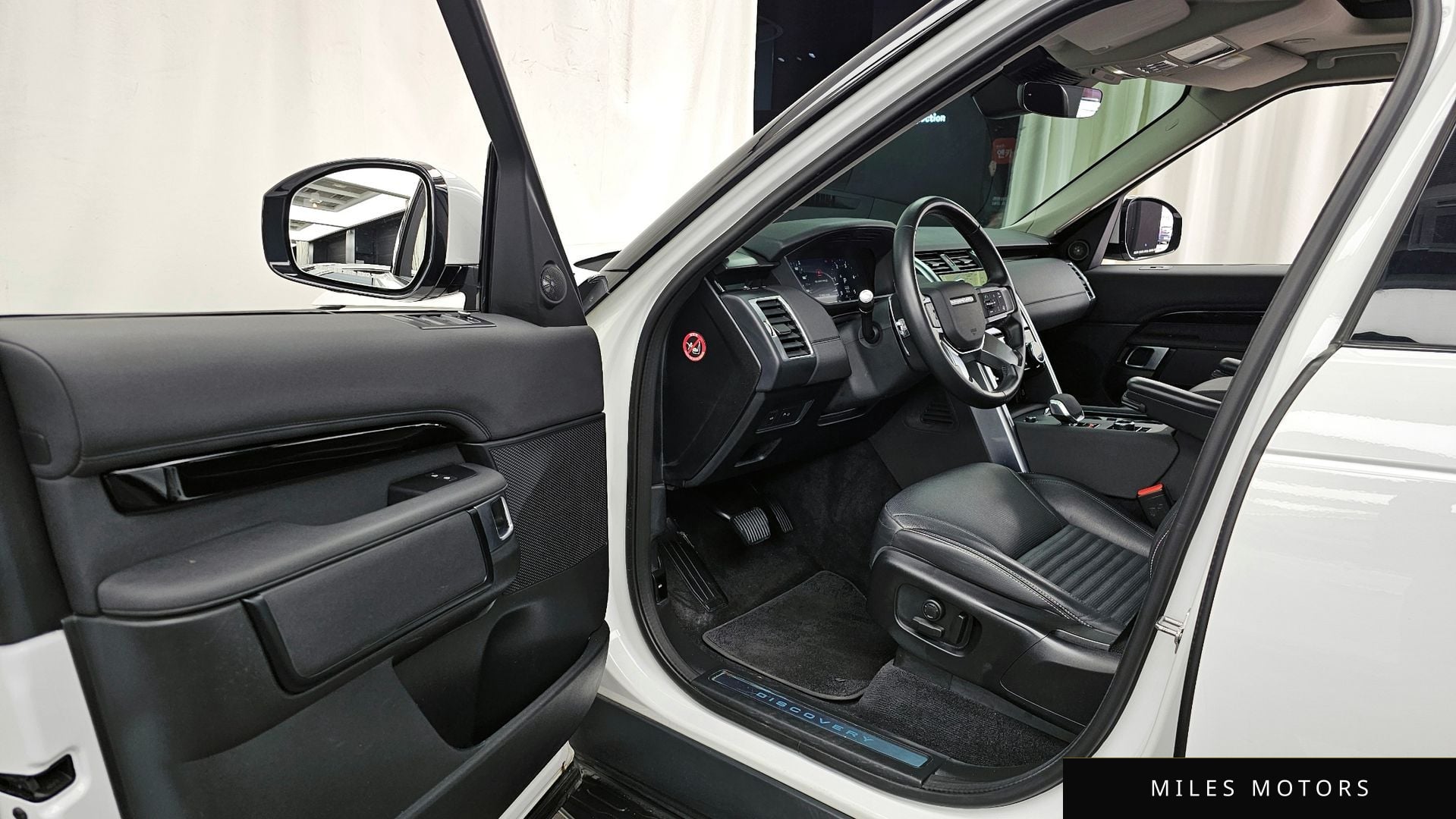 Land Rover Discovery 2022 — миниатюра 10
