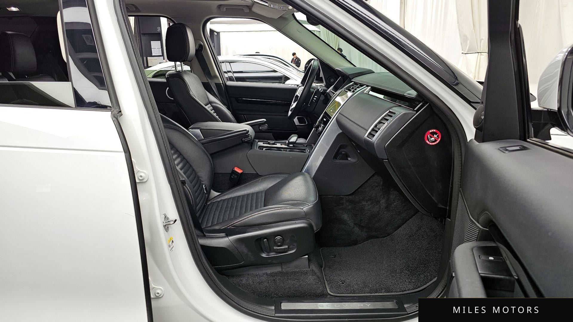 Land Rover Discovery 2022 — миниатюра 11
