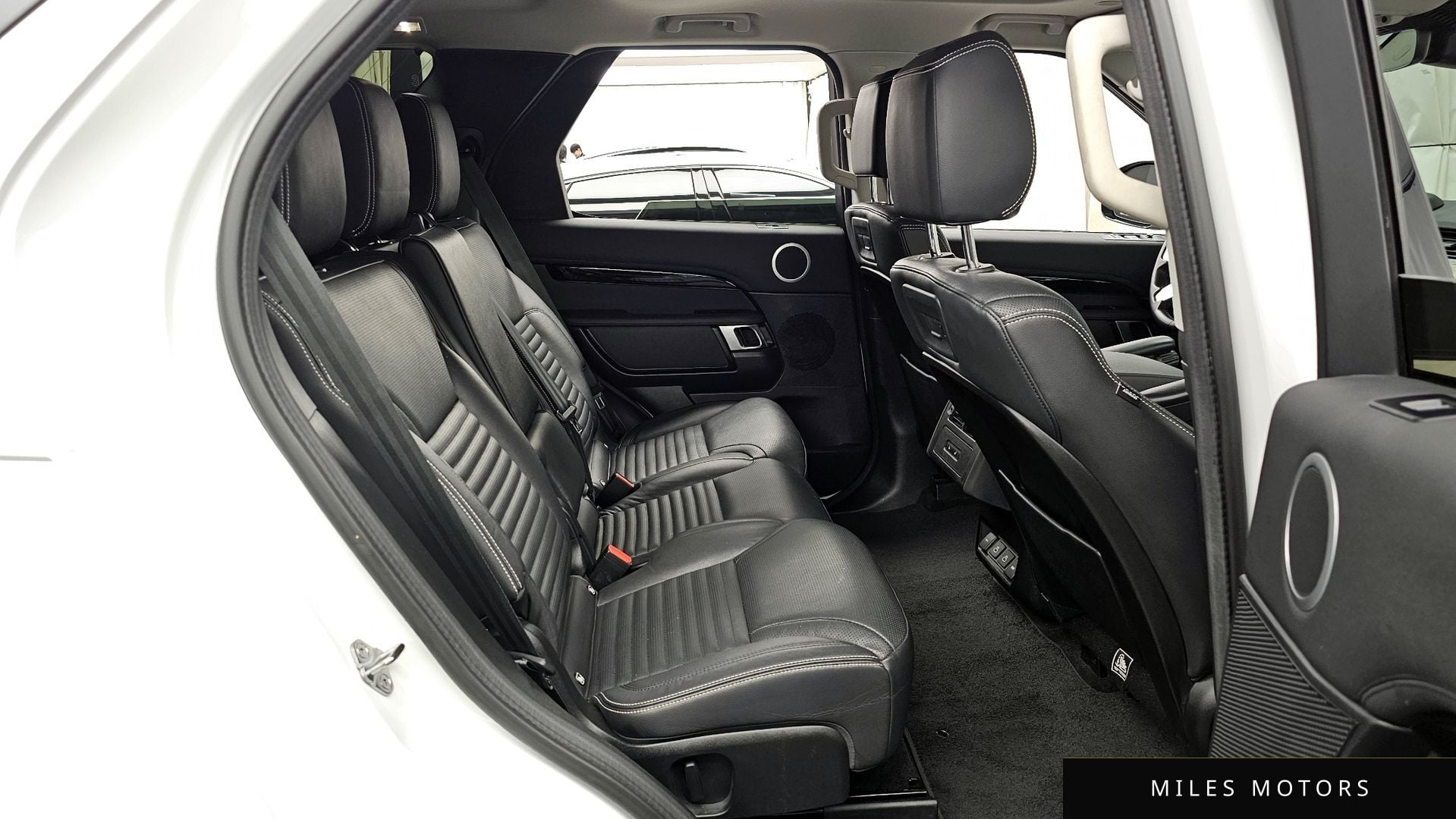 Land Rover Discovery 2022 — миниатюра 12