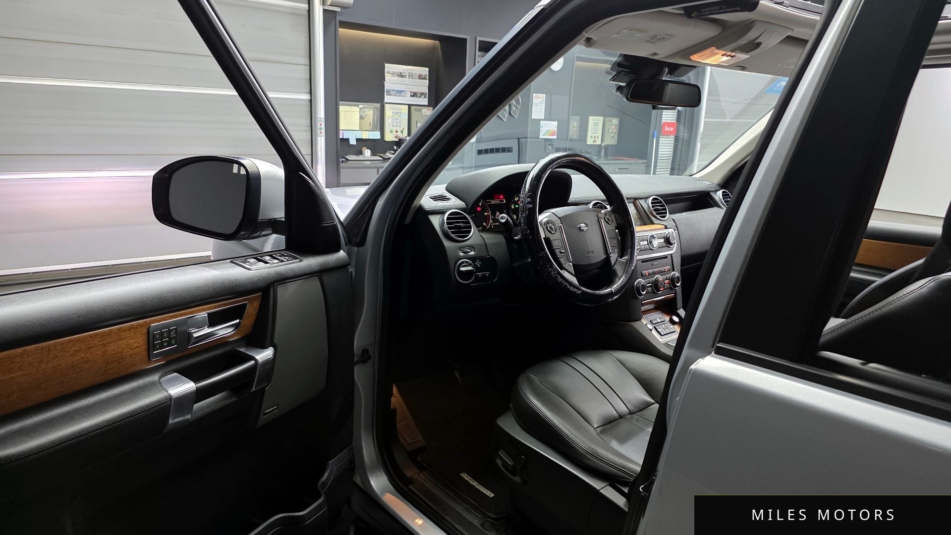 Land Rover Discovery 2015 — миниатюра 10