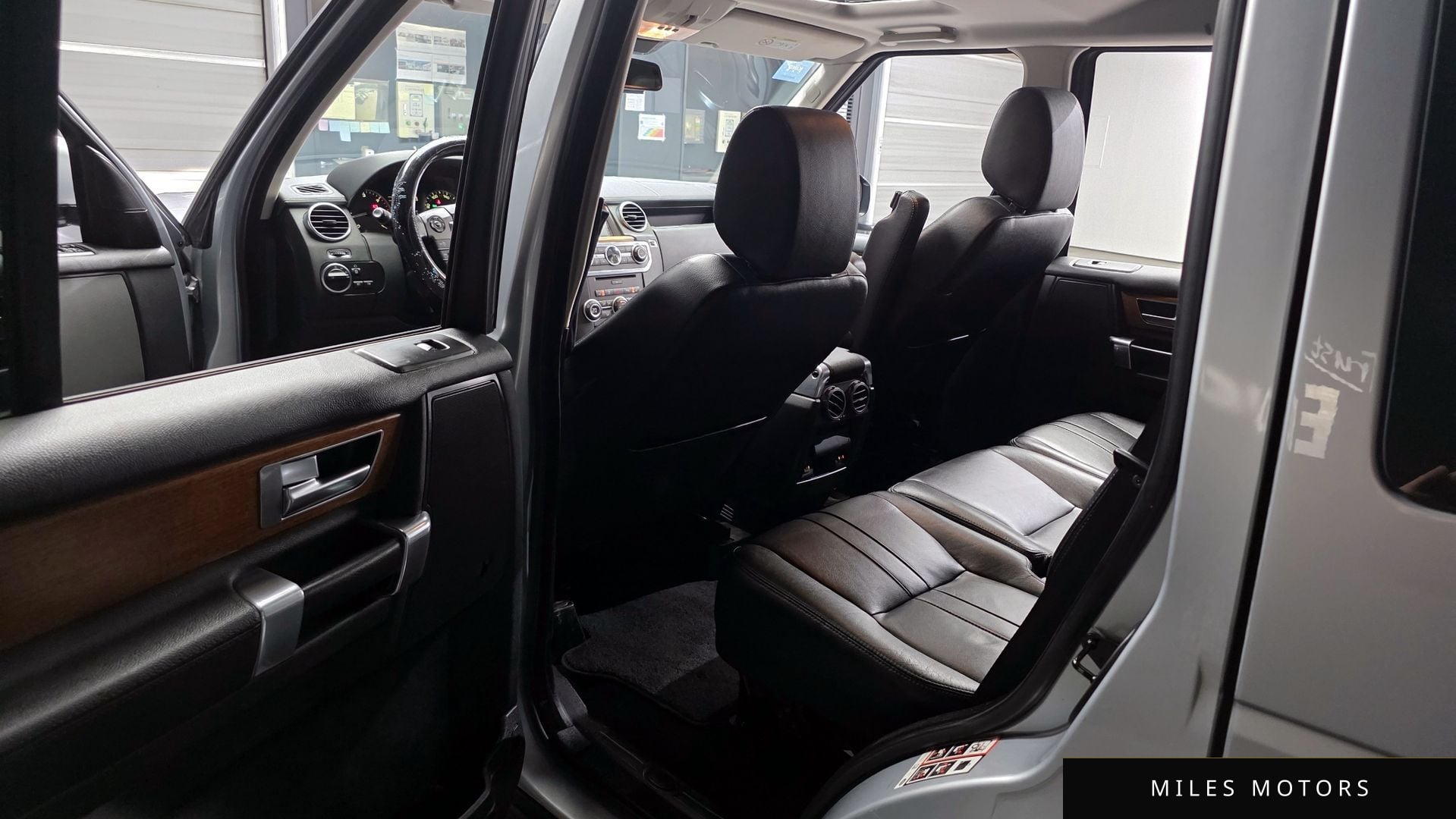 Land Rover Discovery 2015 — миниатюра 11