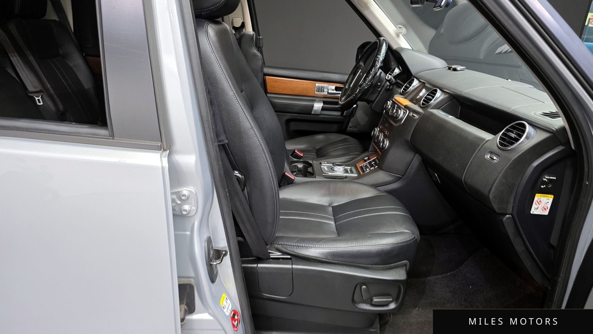Land Rover Discovery 2015 — миниатюра 12