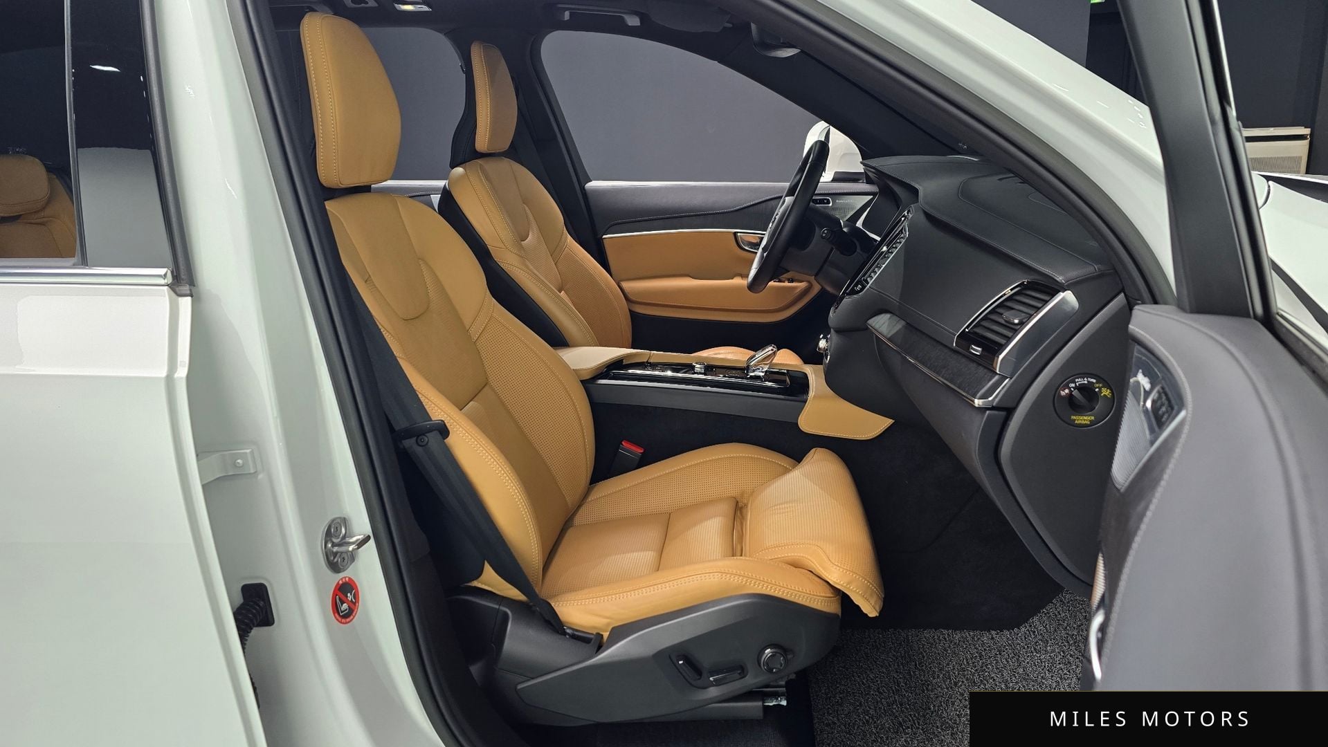 Volvo XC90 2023 — миниатюра 10