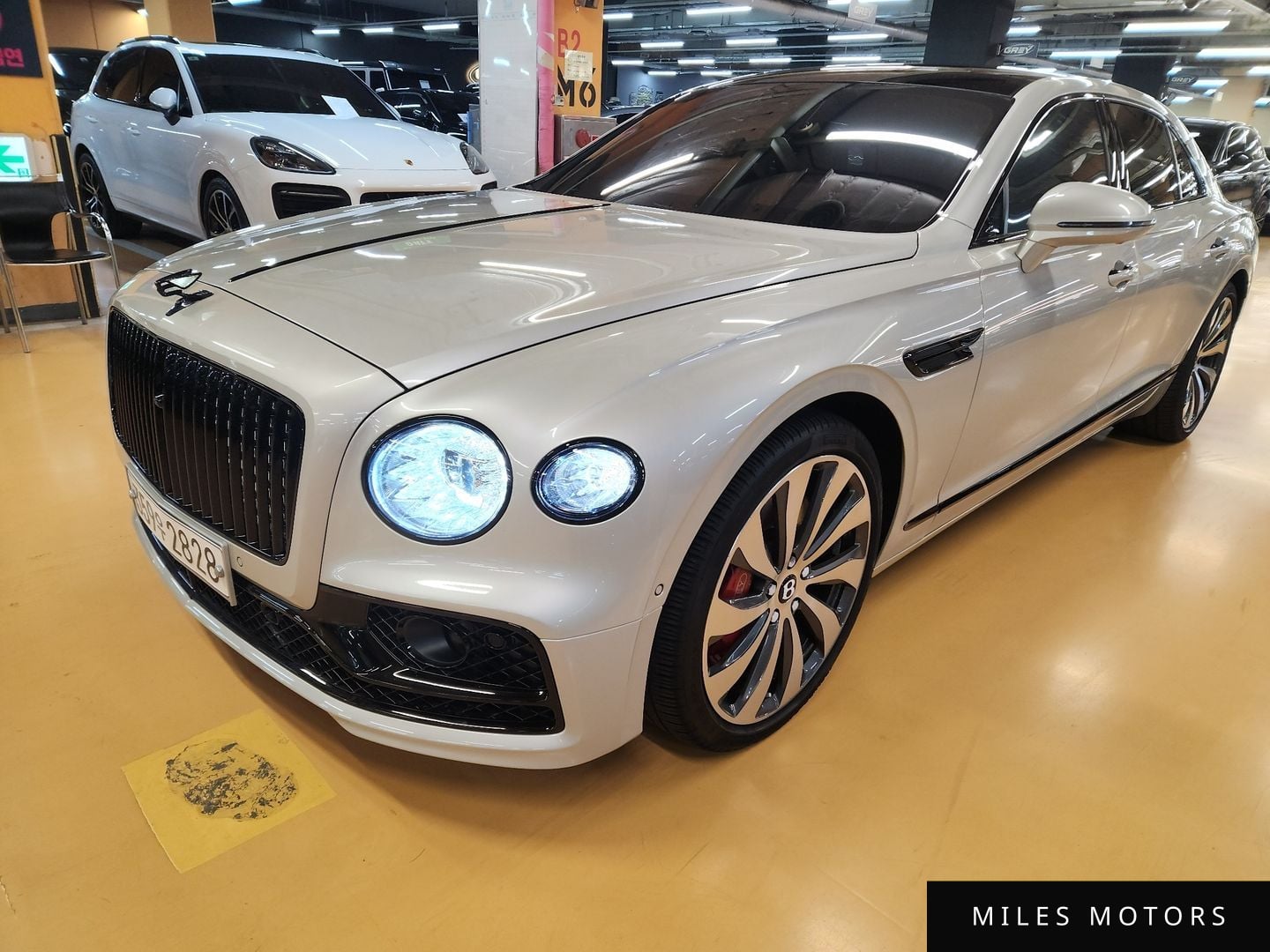 Bentley Flying Spur 2021 — миниатюра 2
