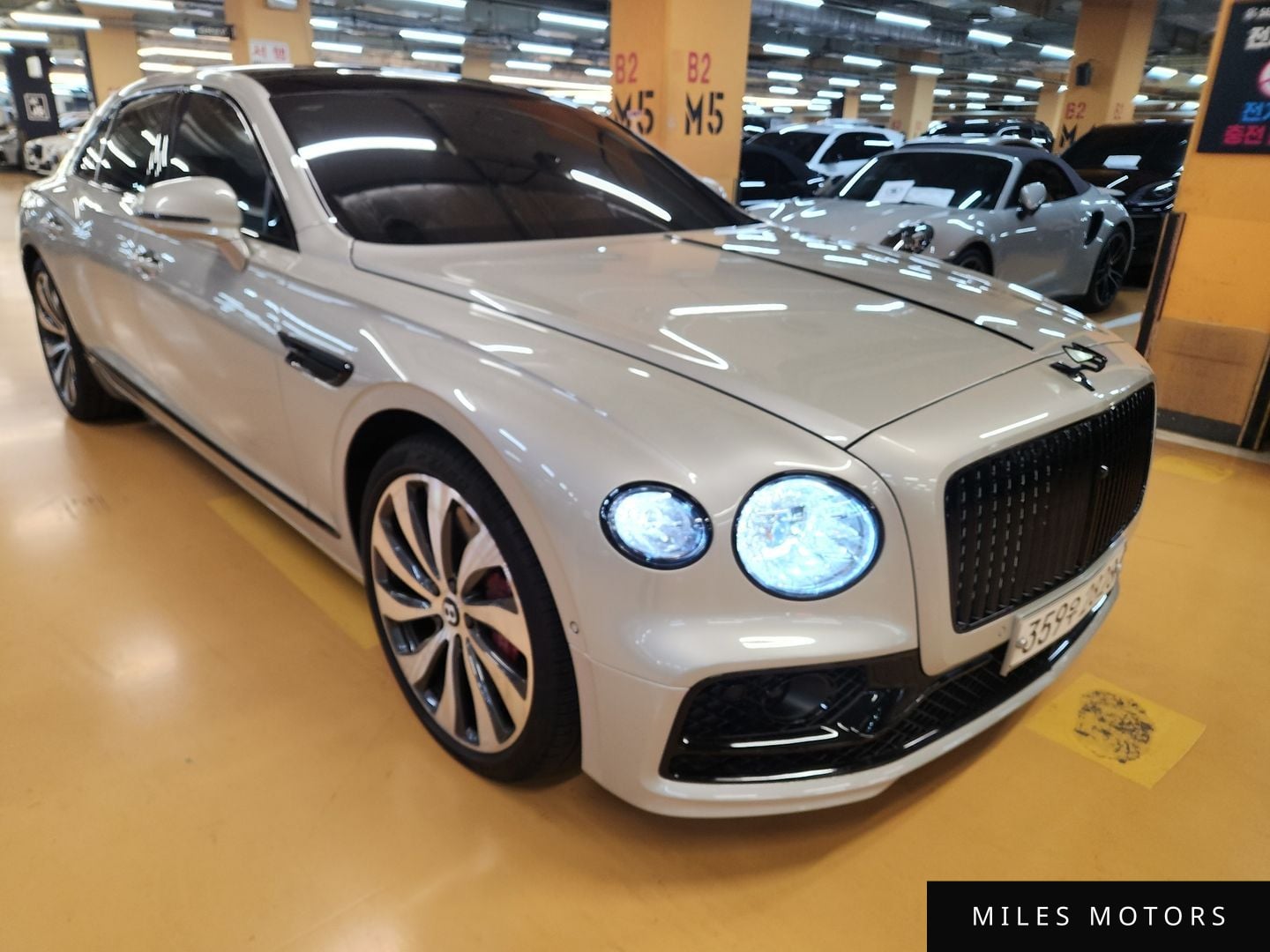 Bentley Flying Spur 2021 — миниатюра 3