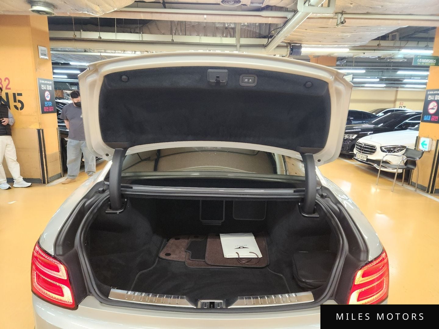 Bentley Flying Spur 2021 — миниатюра 6